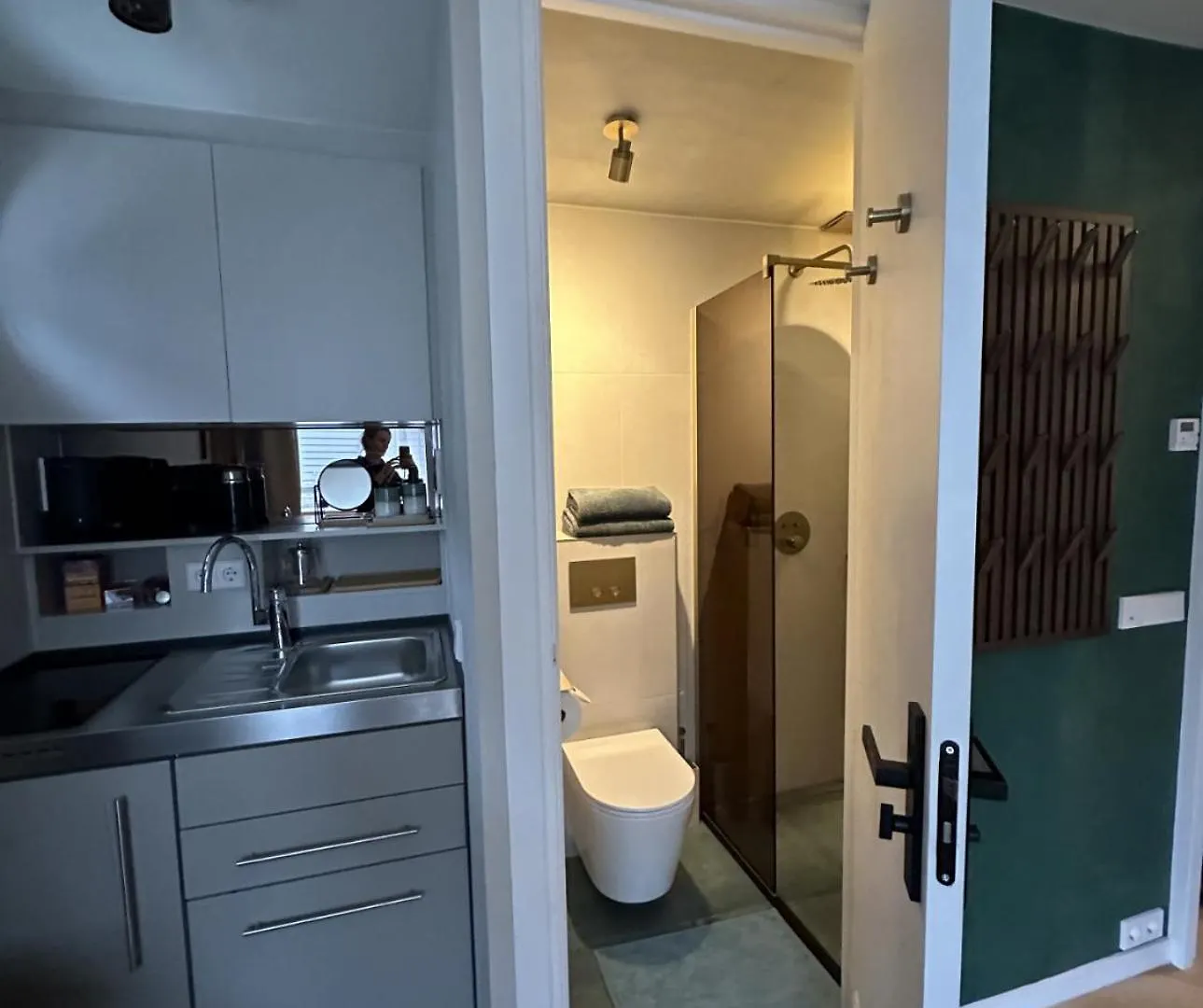Houseboat Bnb The Floating Nest Amsterdam