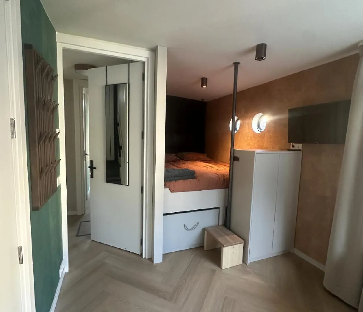 Houseboat Bnb The Floating Nest Amsterdam Netherlands