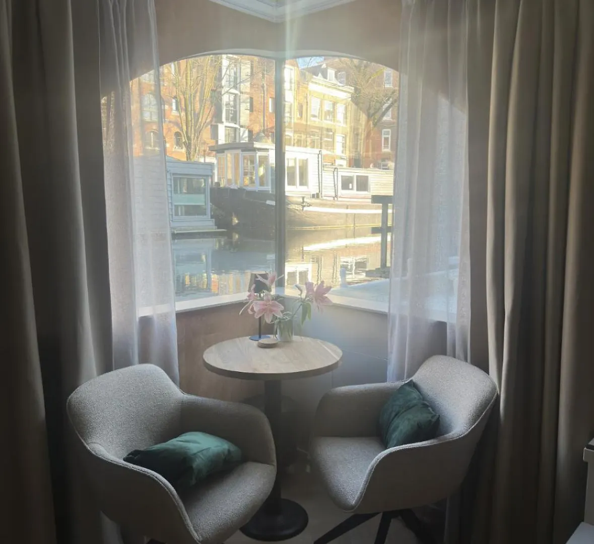 Botel Houseboat Bnb The Floating Nest Amsterdam