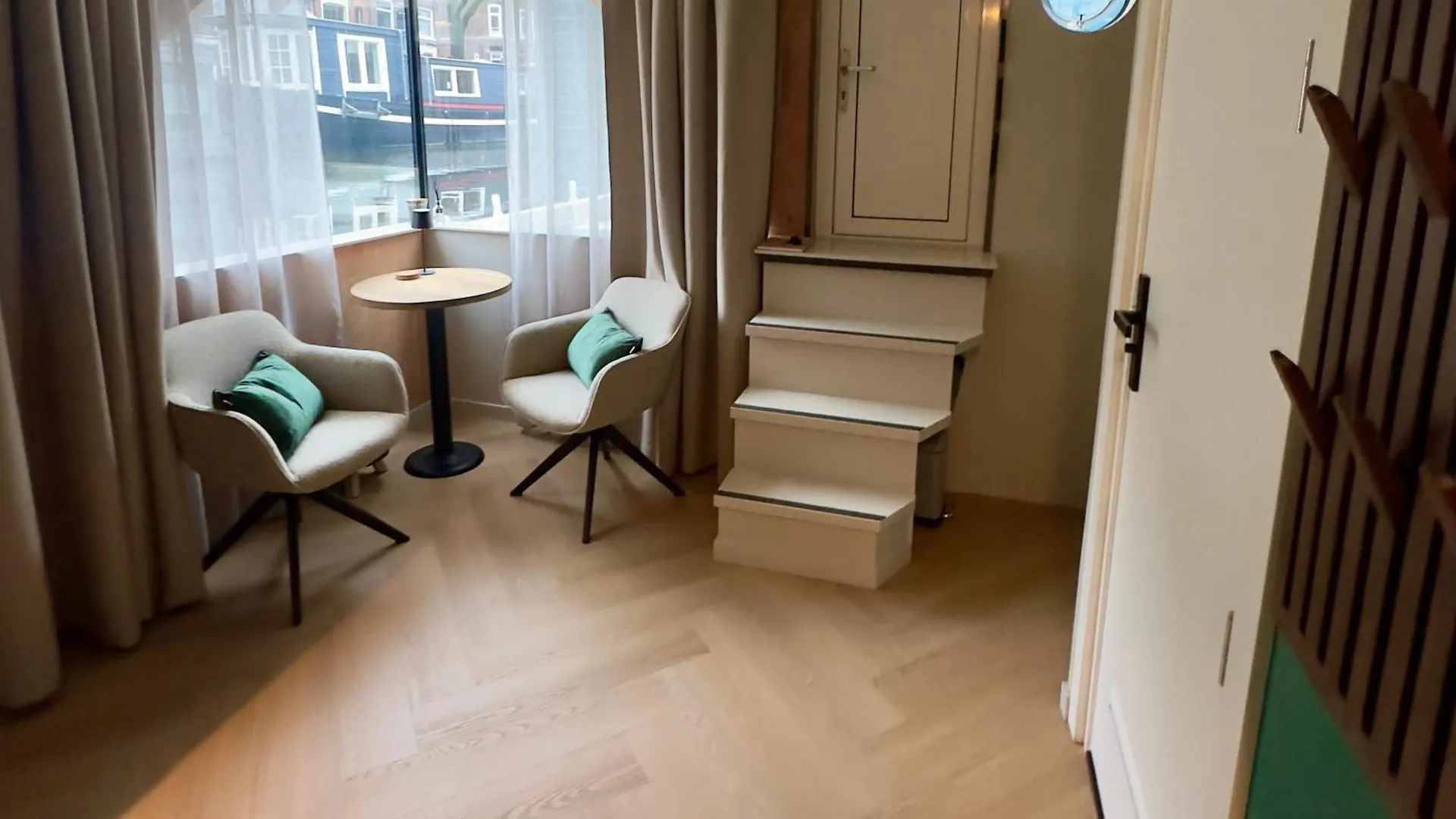 Botel Houseboat Bnb The Floating Nest Amsterdam